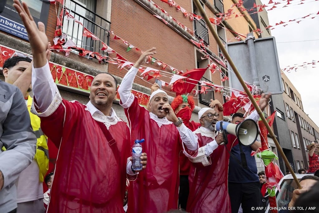 Fans Marokko vieren overwinning in meerdere steden