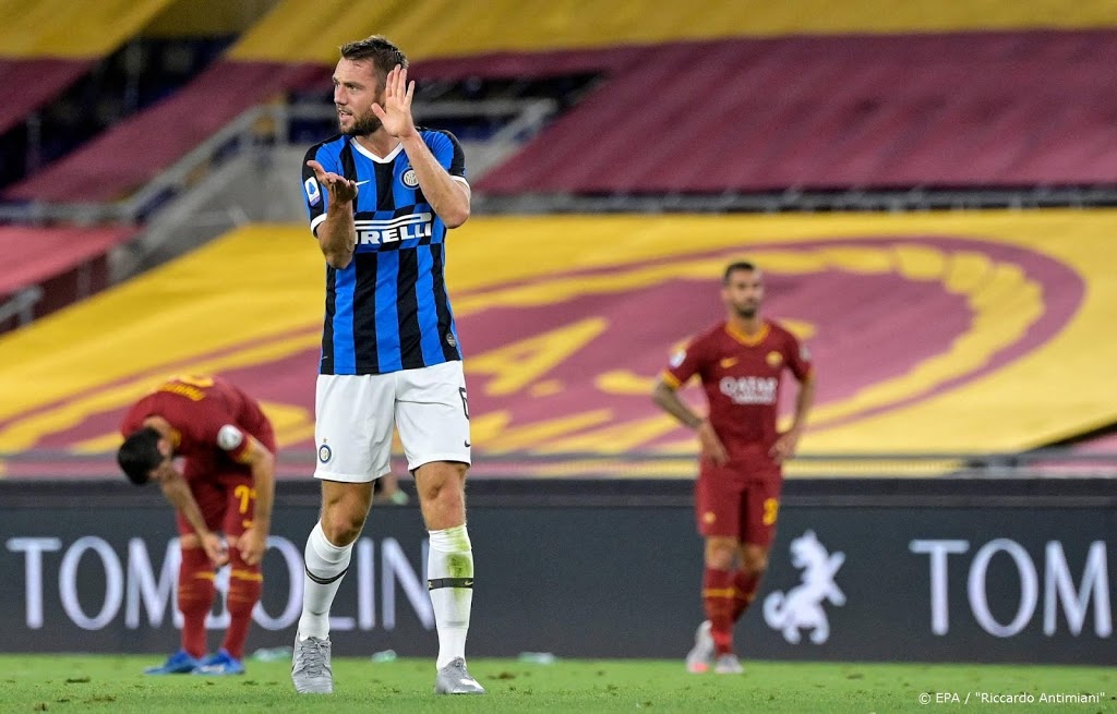 De Vrij verkozen tot beste verdediger van Serie A