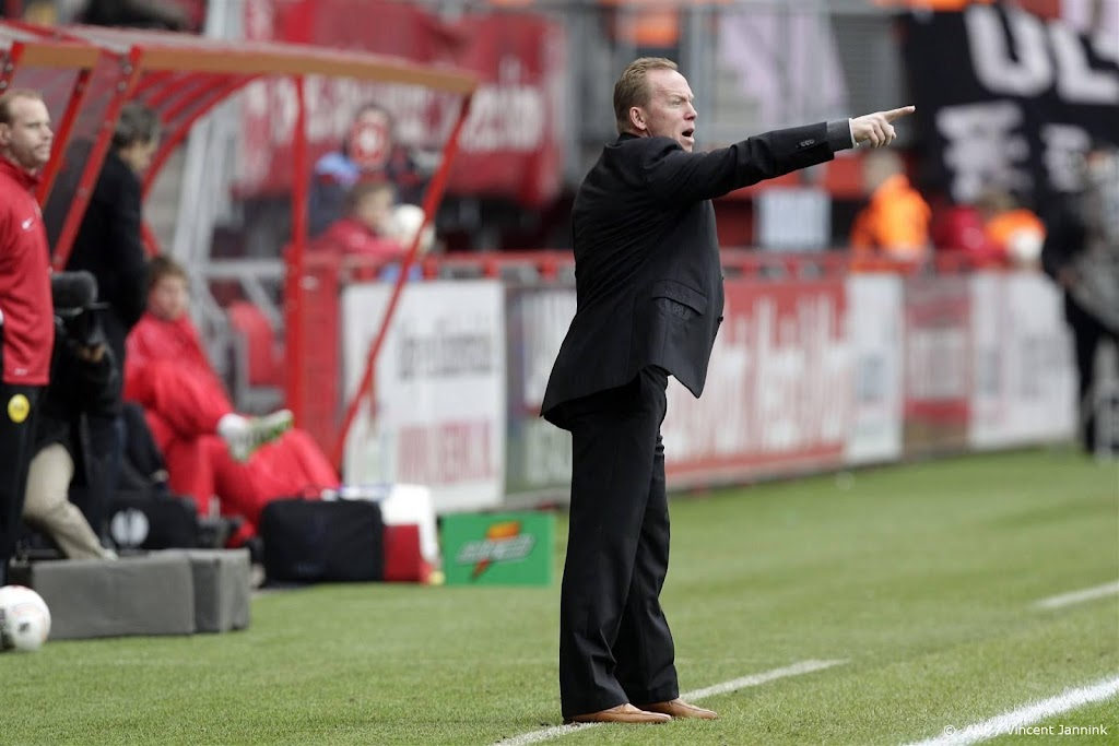 Boessen trainer Jong PSV met assistenten Lucius en Bouma