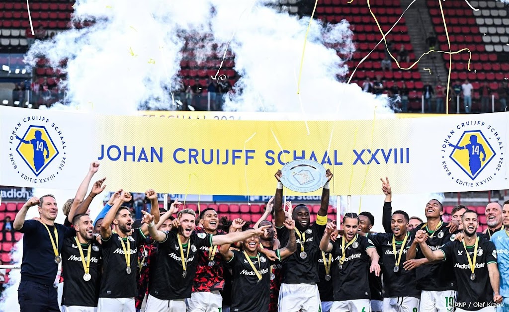 Trainer Priske is trots op zijn eerste prijs met Feyenoord