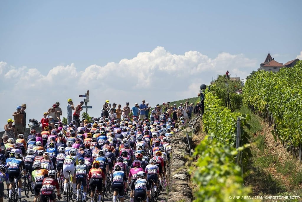 Eerste wielrenster vertrokken in tijdrit Tour de France Femmes