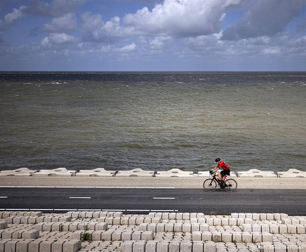 Defensie begonnen met berging Britse bommenwerper in IJsselmeer