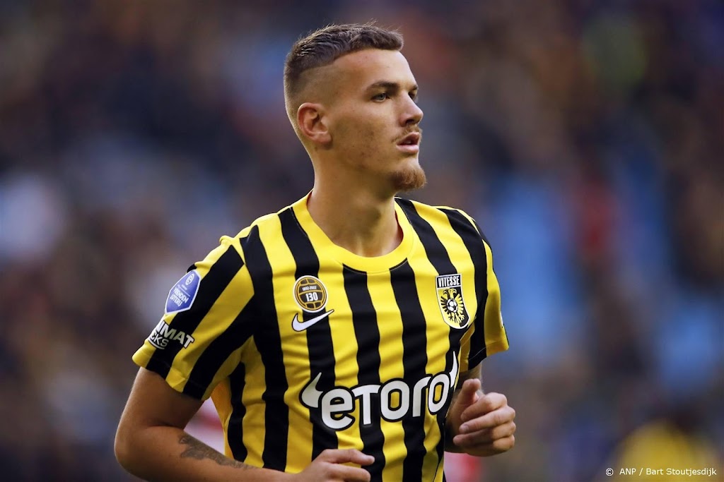 Vitesse verhuurt aanvaller Van Duivenbooden aan Patro uit België