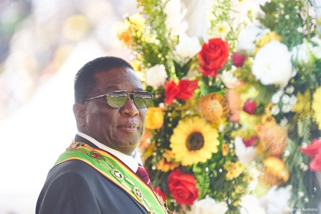 Mnangagwa na omstreden herverkiezing beëdigd als leider Zimbabwe