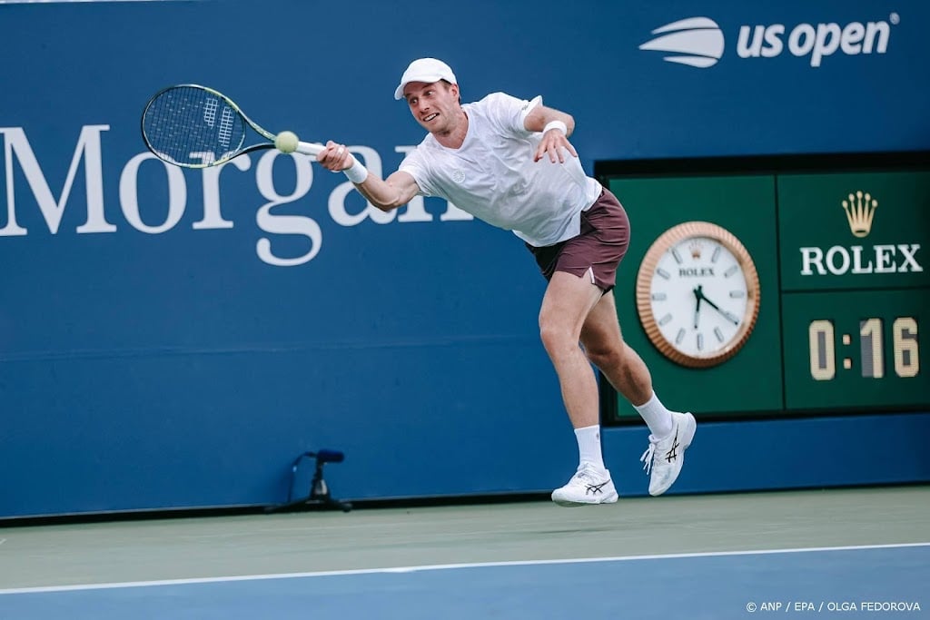 Van de Zandschulp klopt De Minaur en bereikt derde ronde US Open