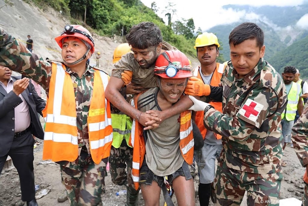 Nog tientallen mensen in tunnel Nepal waaruit tweetal werd gered