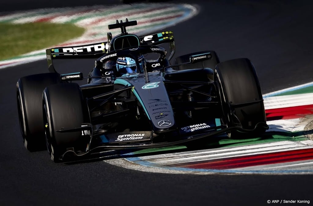 Russell snelste in tweede vrije training, Verstappen negende