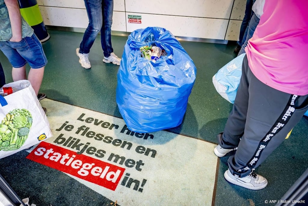 Veel meer winkels moeten gebruikte statiegeldflessen aannemen