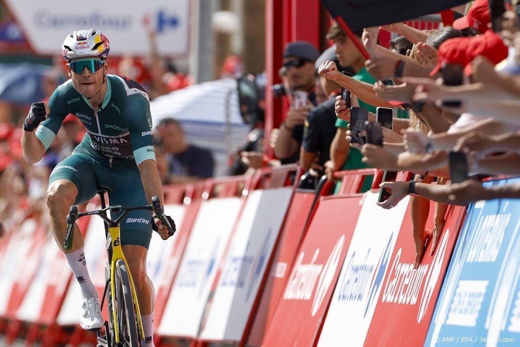 Wielrenner Van Aert wint dertiende etappe in Vuelta