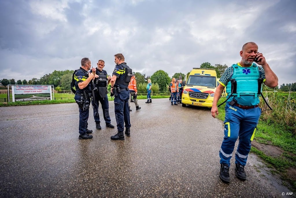 Een gewonde agent Overasselt weer thuis, andere van ic af