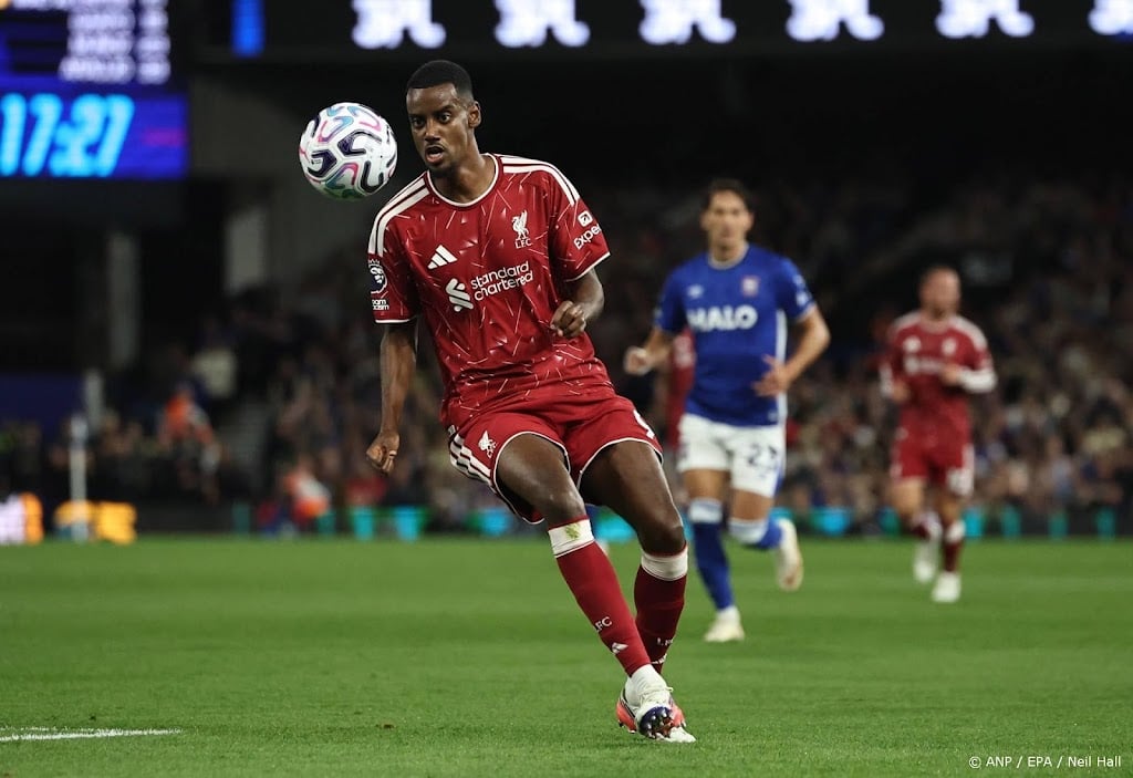 Isak helpt Liverpool met dank aan Gakpo aan eerste competitiezege