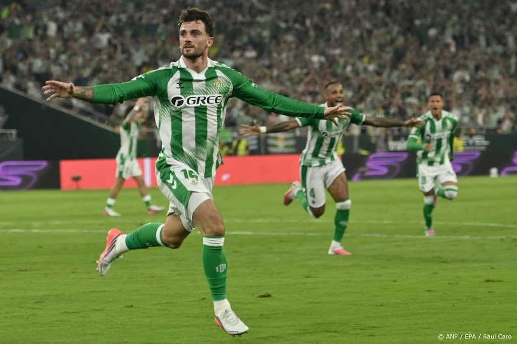 Spits Parrott schiet Real Betis naar zege op Real Madrid