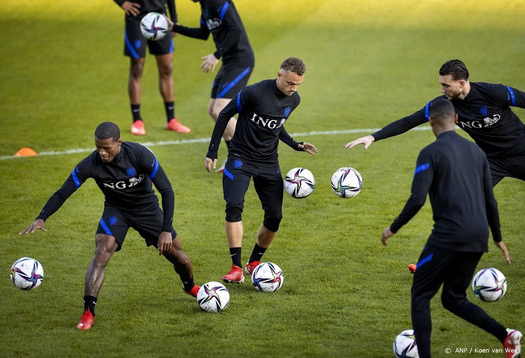 Oranje compleet op eerste training richting duel met Letland