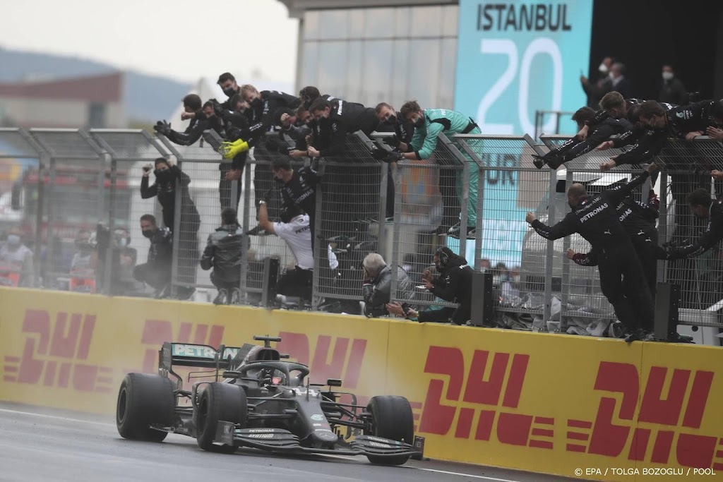 Mercedes overweegt 'motorstraf' Hamilton voor GP Turkije