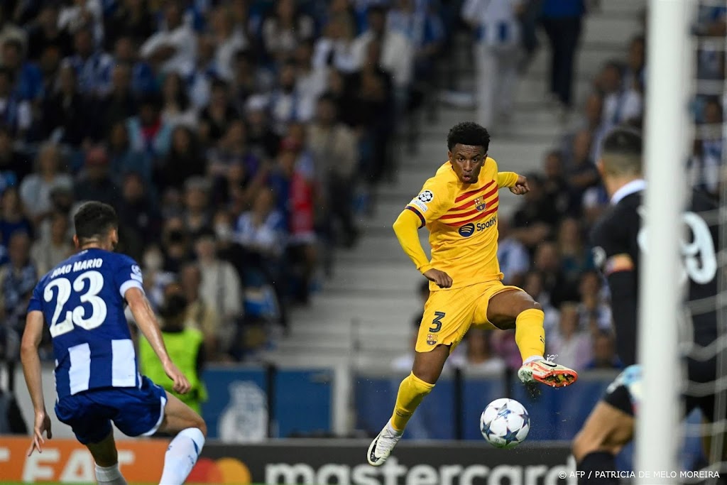 Barcelona	alleen aan kop in groep H na nipte zege bij FC Porto