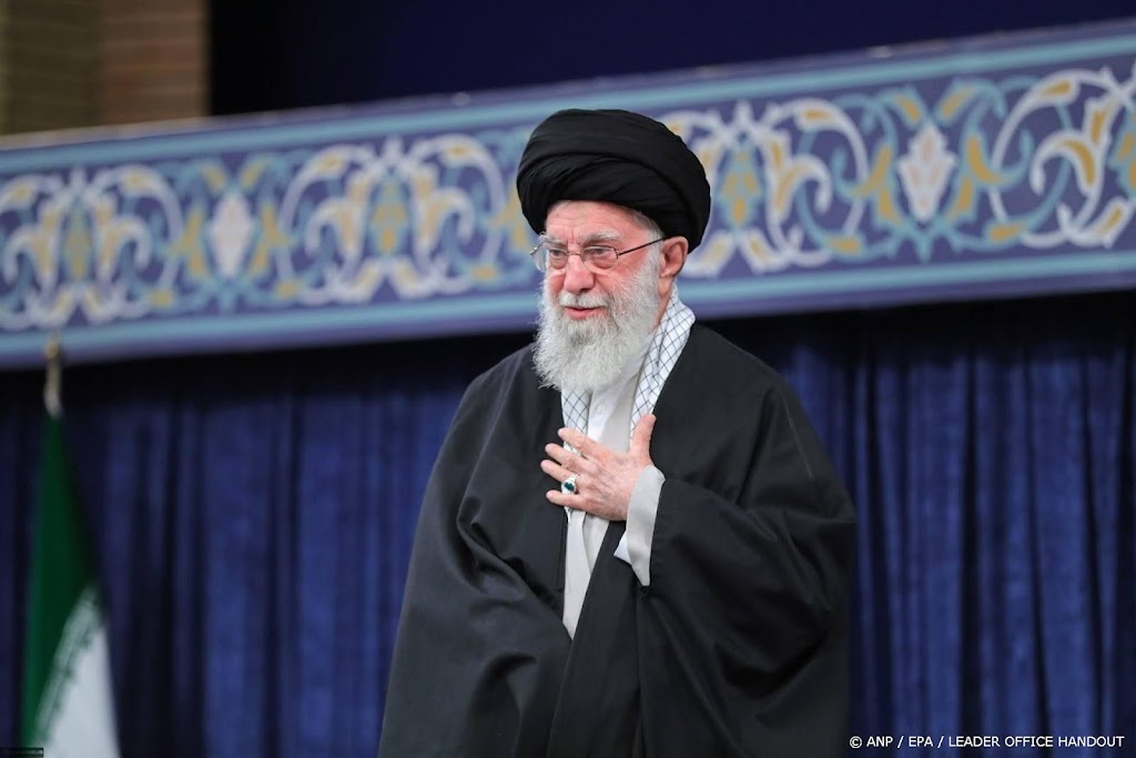 Khamenei verdedigt aanval op Israël in zeldzame preek