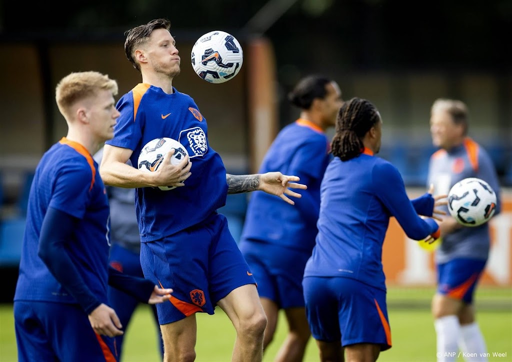 Oranje zonder Schouten en Weghorst in Nations League-duels