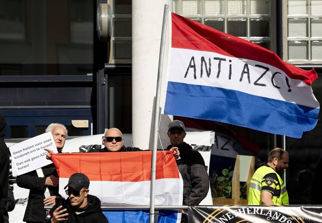 Aanhoudingen om belediging bij demonstratie tegen azc Schiedam