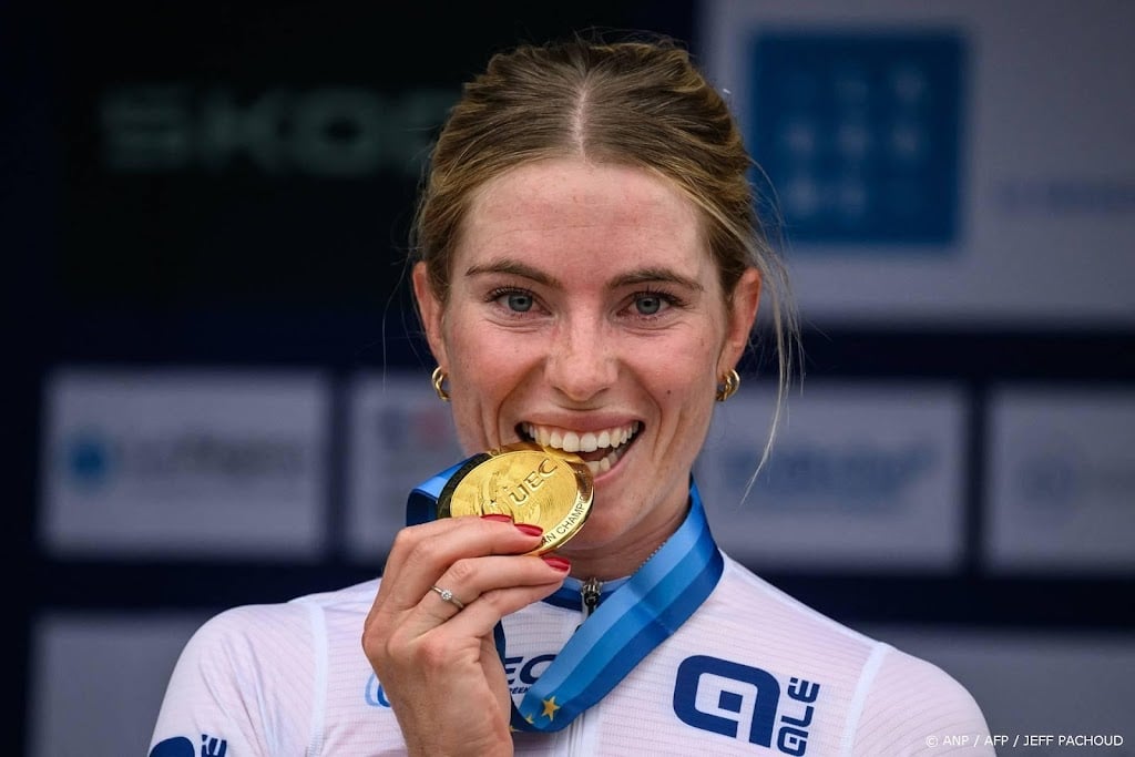 Wielrenster Vollering verovert eerste Europese titel op de weg