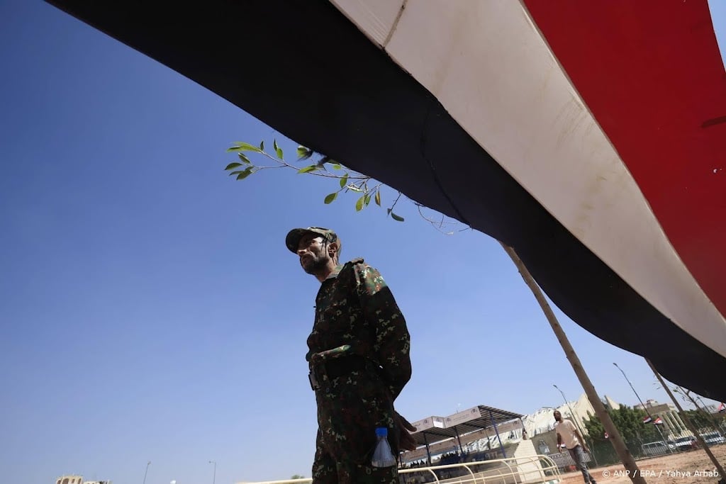Jemenitische regeringstroepen vallen Houthi's aan