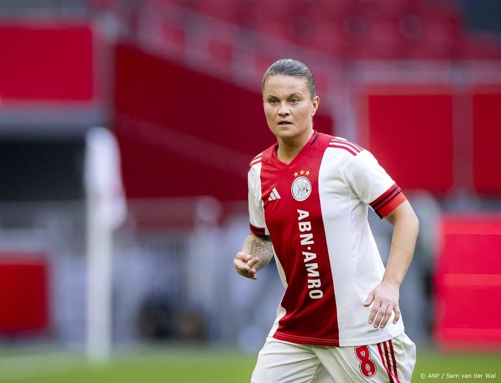 Voetbalsters Ajax en PSV winnen uitwedstrijden in Eredivisie