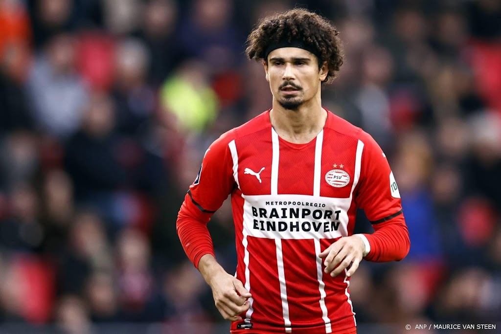 Guti voor het eerst in de basis bij PSV, Van Ginkel op de bank