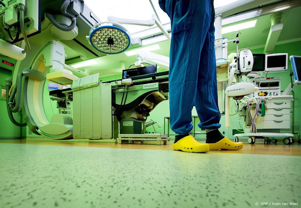 Ziekenhuizen stellen operaties uit vanwege coronadrukte 