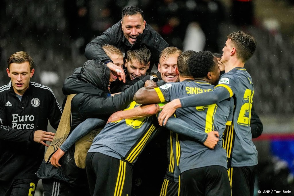 Feyenoord wint in Berlijn en komt steviger aan de leiding
