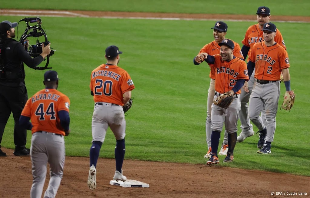 Honkballers Astros één zege verwijderd van winst World Series