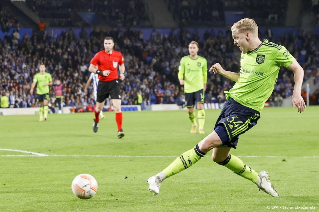 United-coach Ten Hag spoort Van de Beek aan na eerste basisplaats