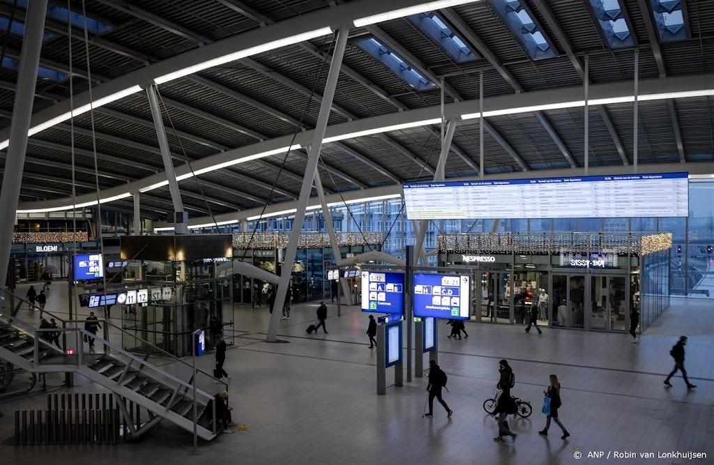 Treinverkeer Utrecht ontregeld door melding van persoon op spoor