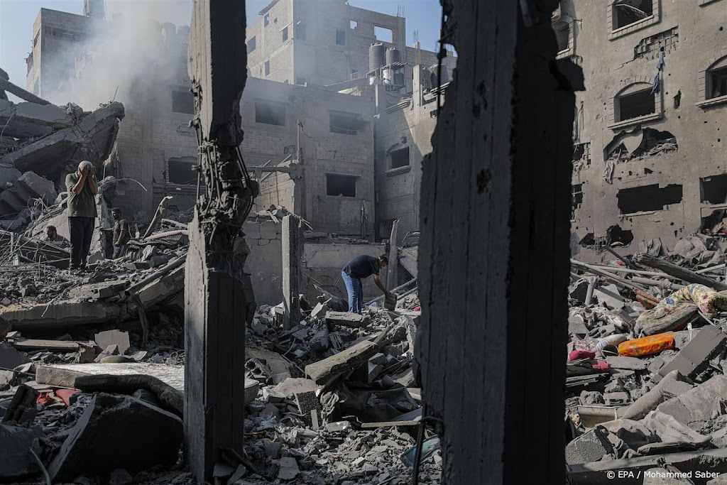 Doden en tientallen gewonden gemeld na luchtaanval op school Gaza