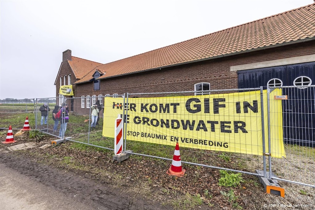 Betogers overnachten in oude hoeve langs A2 om sloop te voorkomen