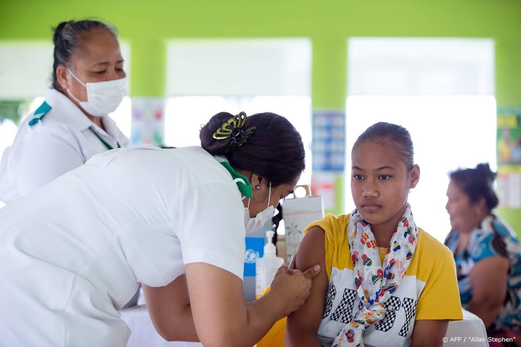 Rode vlag bij huizen ongevaccineerden Samoa