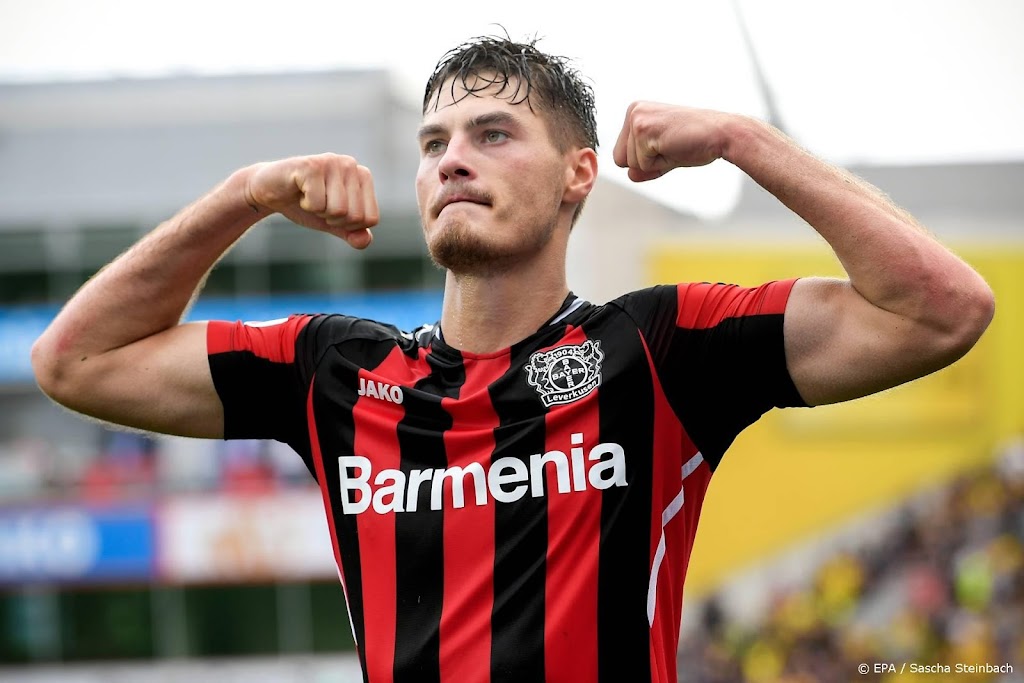 Leverkusen dankzij vier treffers Schick ruim langs Greuther Fürth