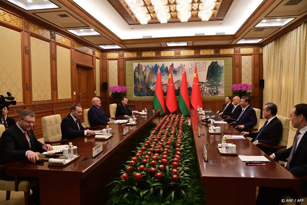Xi belooft sterkere banden met Belarus tijdens bezoek Loekasjenko