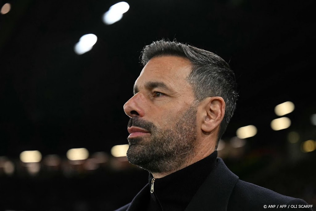 Trainer Van Nistelrooij wacht nog veel werk met Leicester City 