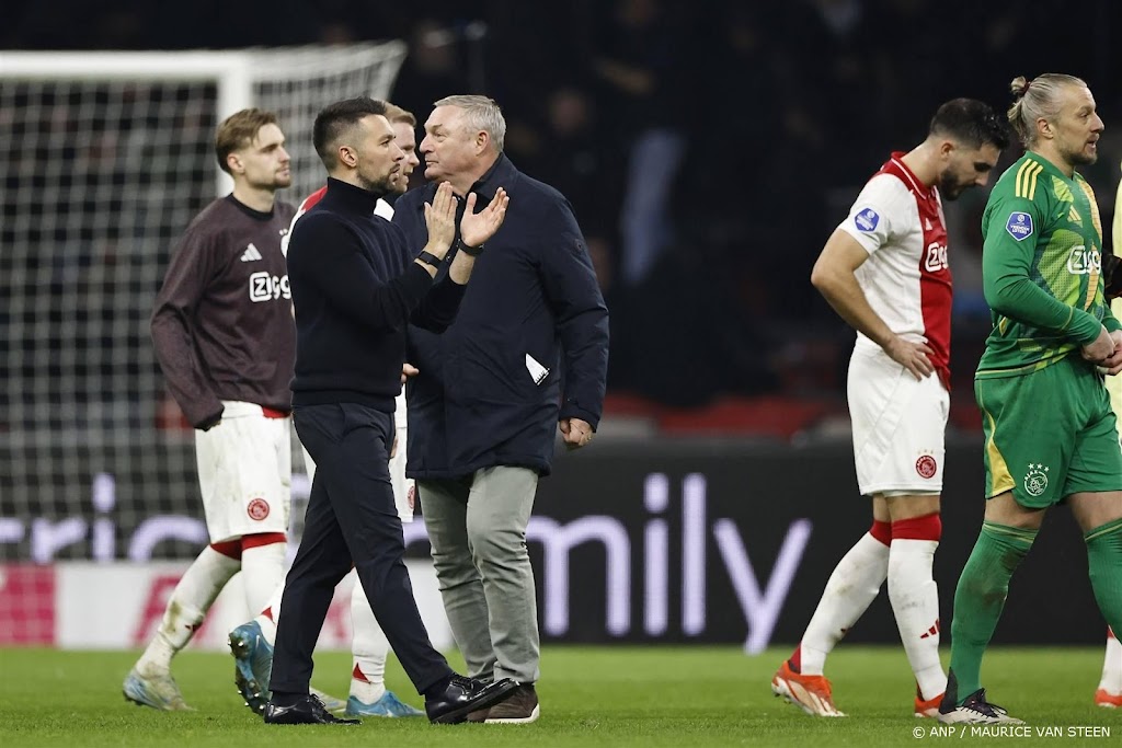 Trainer Farioli ziet Ajax tol betalen voor overvol programma  