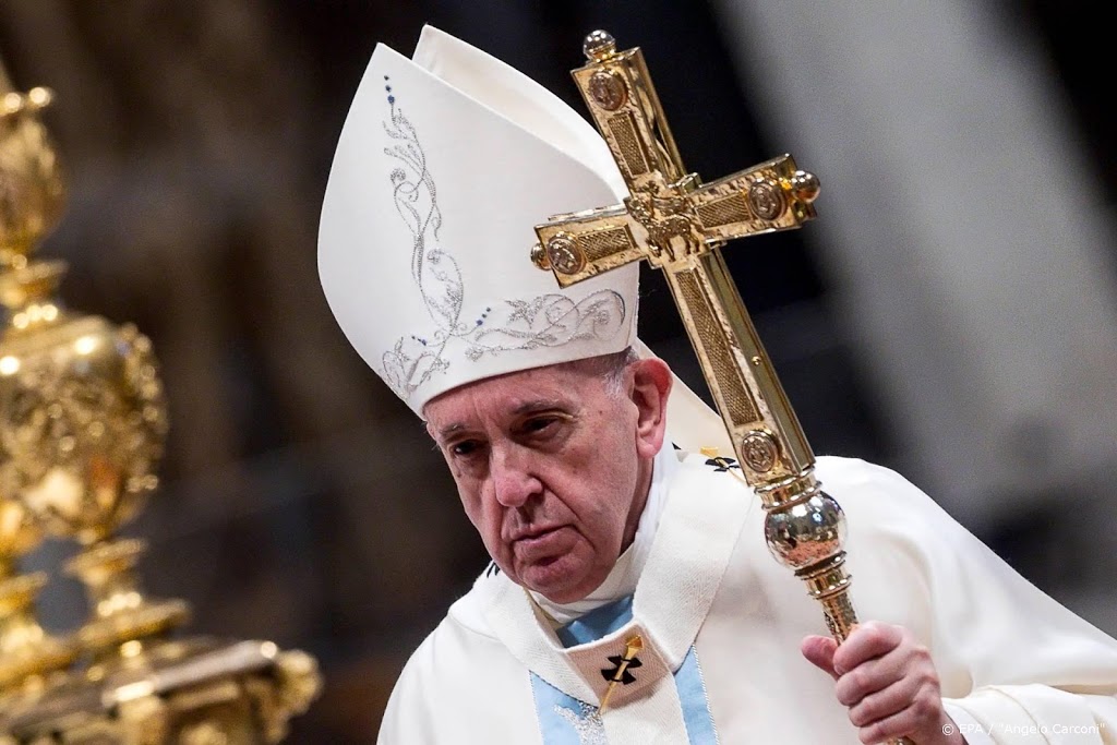 Paus roept op tot dialoog en zelfbeheersing