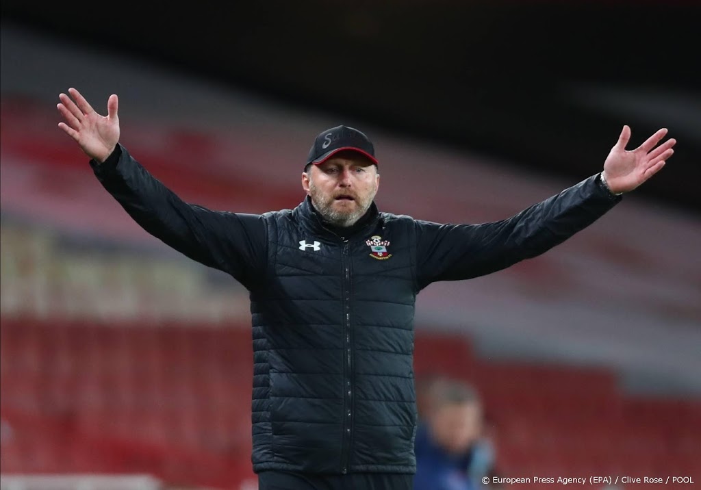 Huilende trainer Southampton kan stoppen na winst op Liverpool