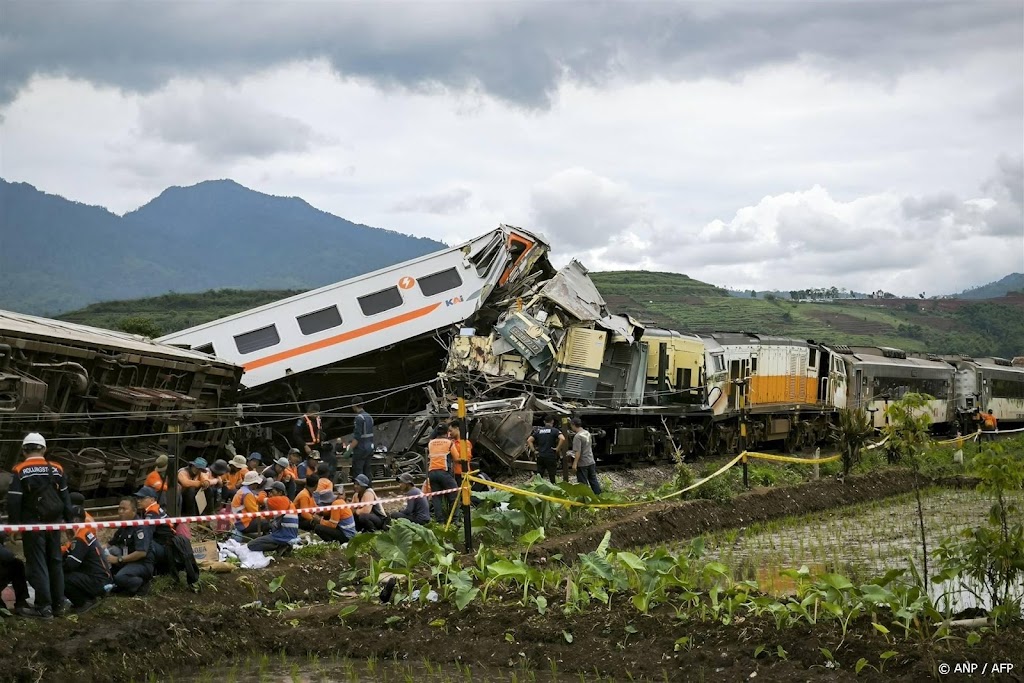 Doden bij treinbotsing op Indonesisch eiland Java