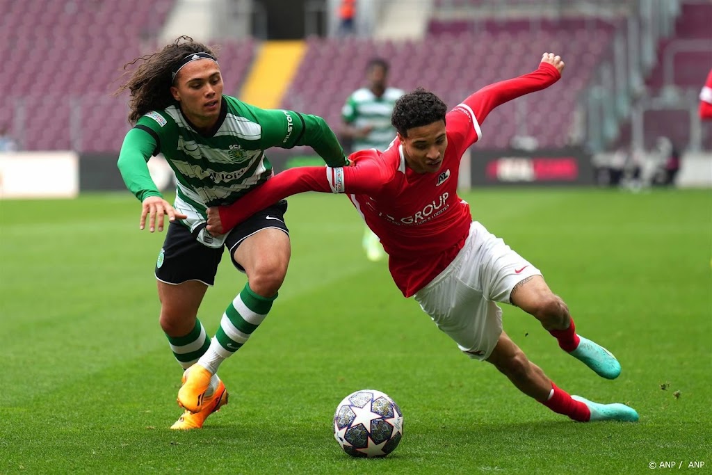 AZ haalt nieuwe rechtsback Esteves van Sporting