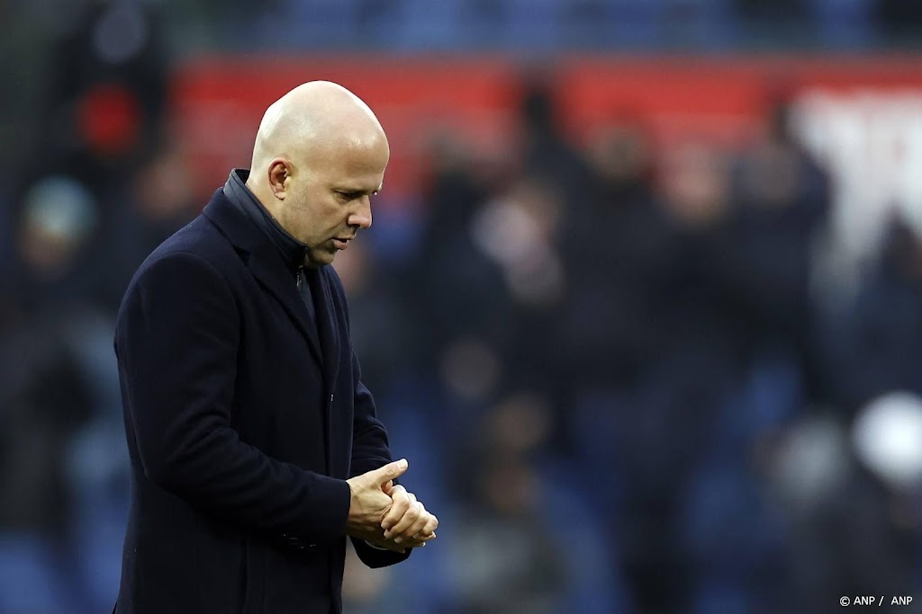 Trainer Slot scheurt kuitspier op trainingskamp van Feyenoord