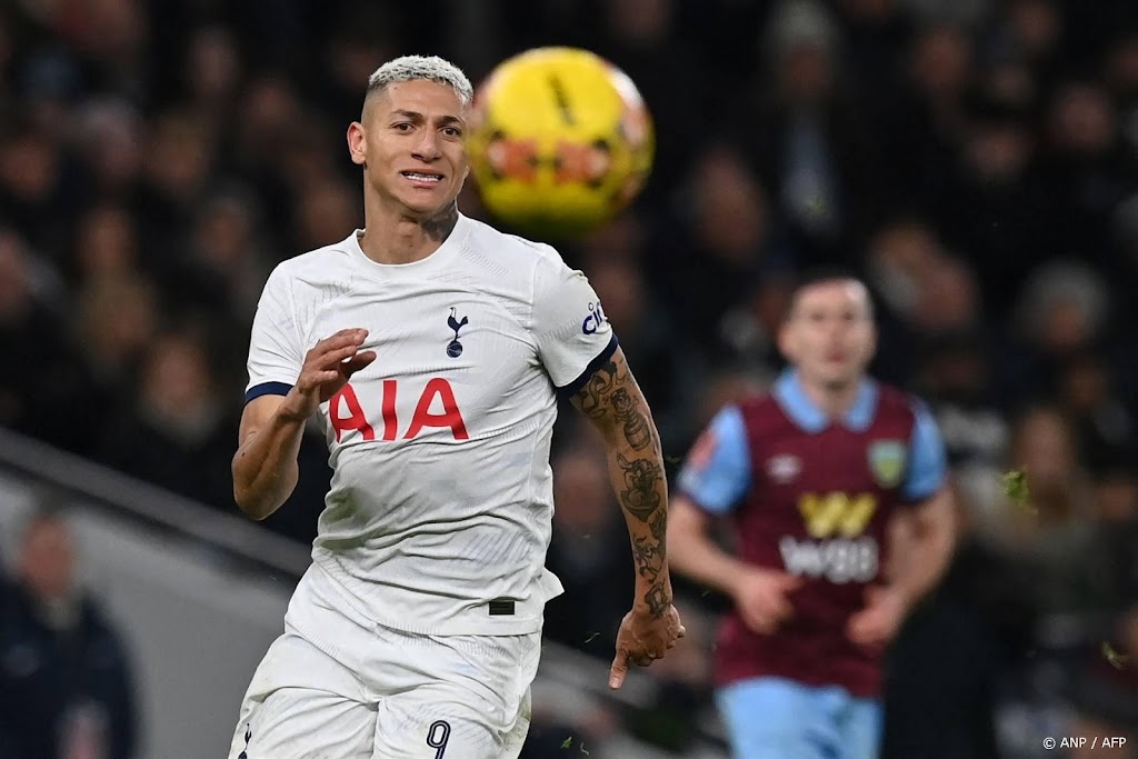 Tottenham boekt met Van de Ven op de bank nipte zege in FA Cup