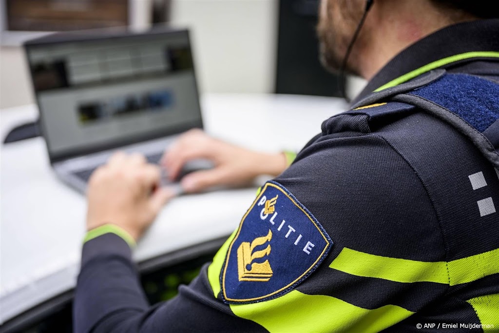 Twee explosies na elkaar bij woning in Amsterdam-Zuidoost