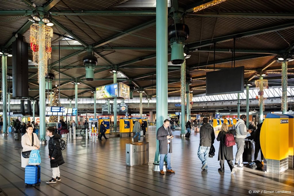 Schiphol informeert reizigers over niet rijdende treinen