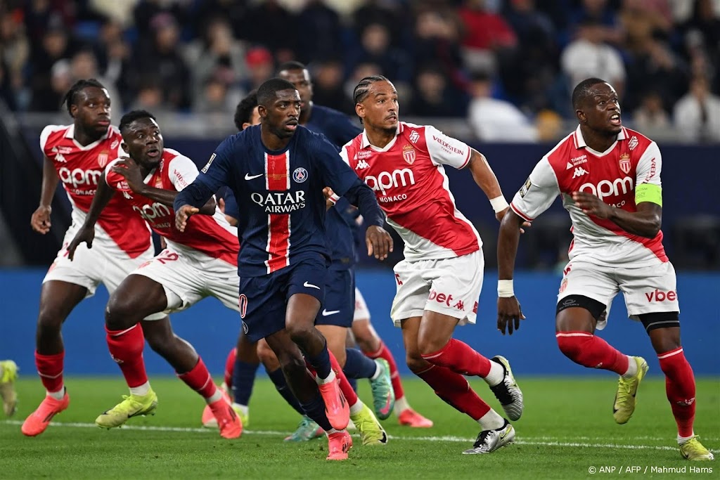 Dembélé helpt Paris Saint-Germain in blessuretijd aan Supercup