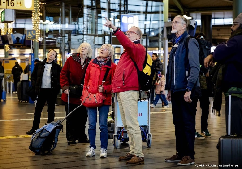 Vliegtuigen kunnen tot 13.00 uur niet landen op Schiphol