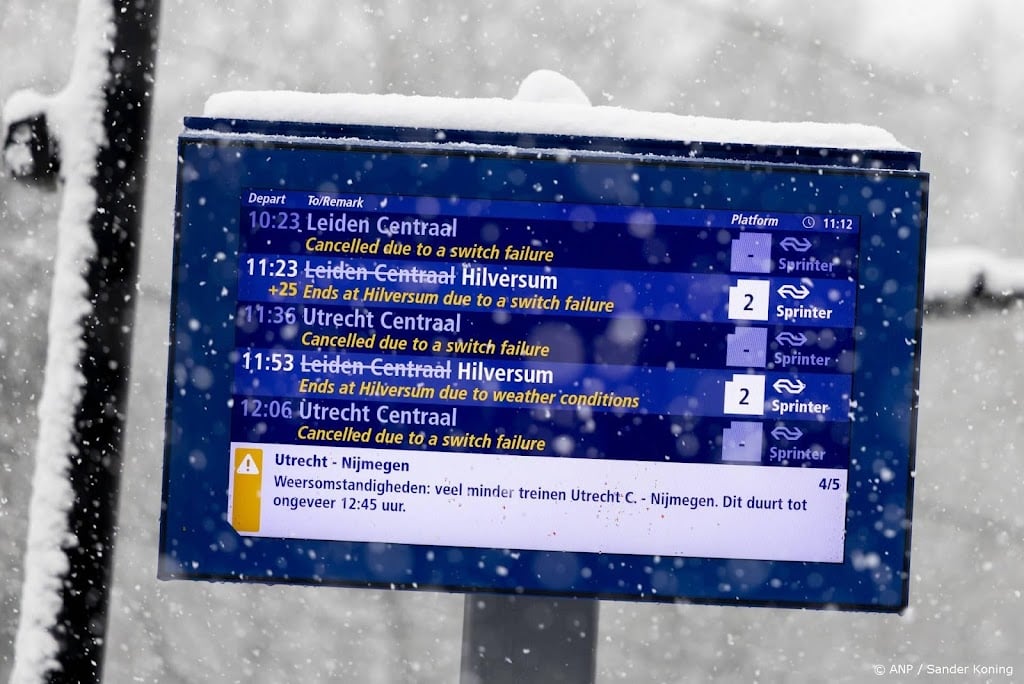 Treinuitval rond Amsterdam duurt tot zeker in de middag