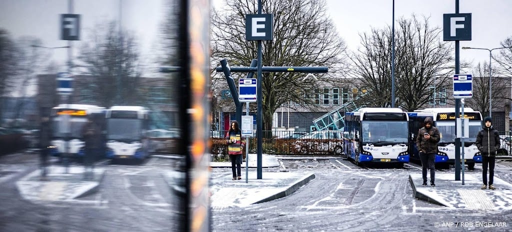 In meerdere regio's hele dag geen bussen door gladheid
